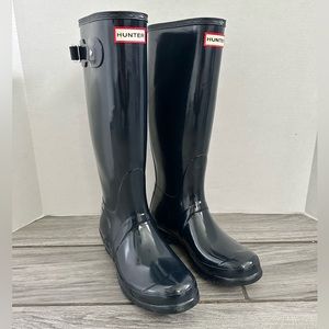 Hunter navy gloss boots 7